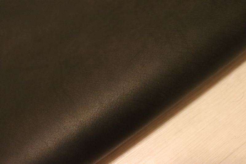 ヴィンテージブラウン 146ds ヌメ革 ショルダーレザー 牛革 イタリア レザー スムース加工 はぎれ 一枚革 レザークラフト 革 皮 本革 diy 生地 材料