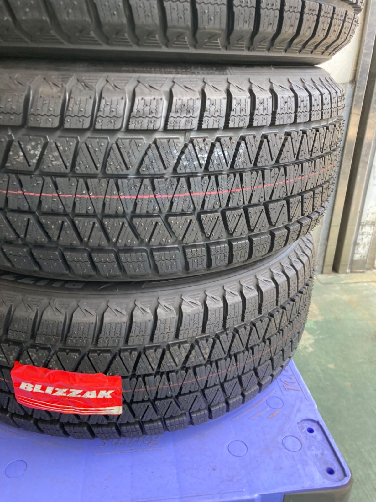 34    未使用品　235／55R18 　ブリヂストン　スタッドレス　2019年製　４本