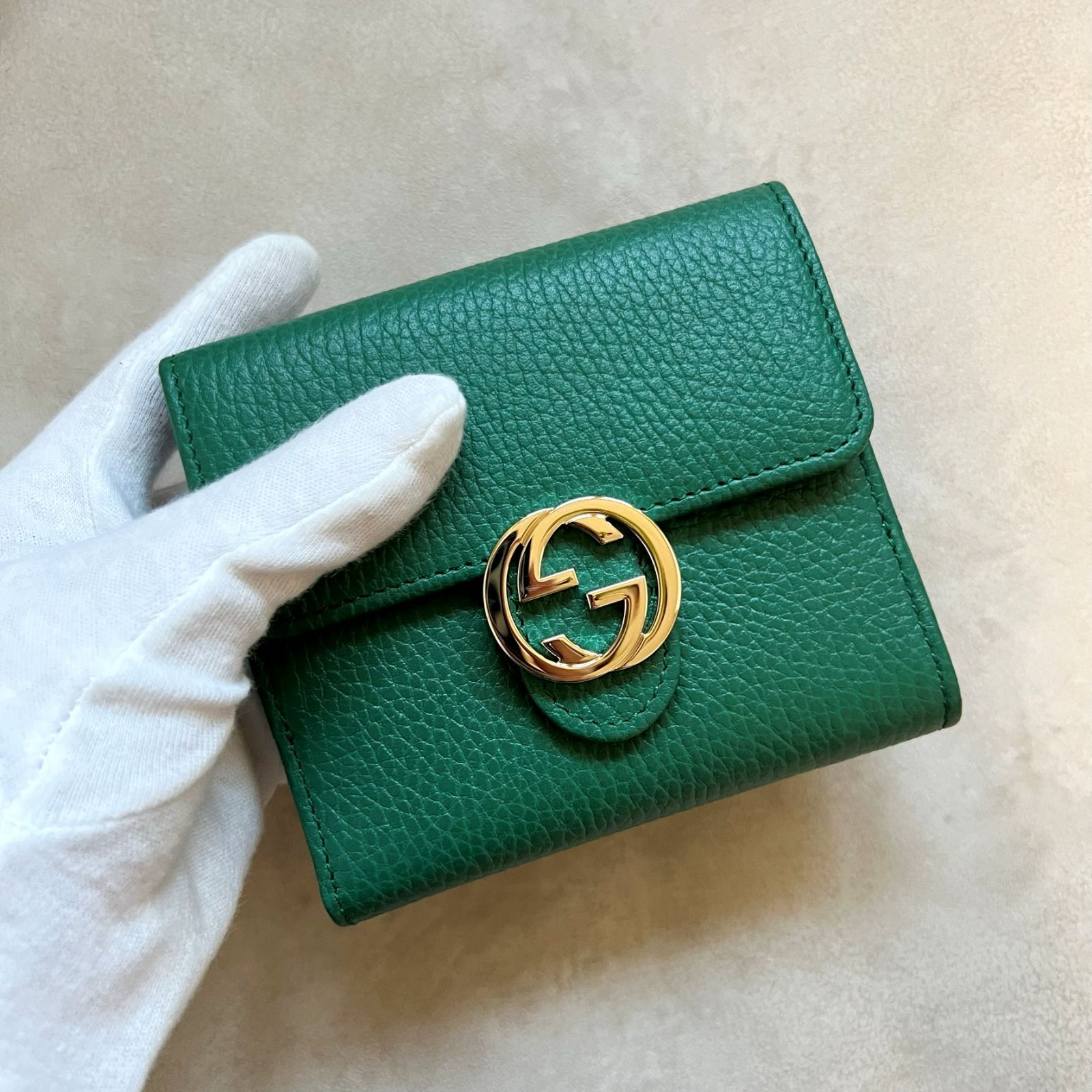 新品未使用タグ付き】GUCCI インターロッキング二つ折り財布