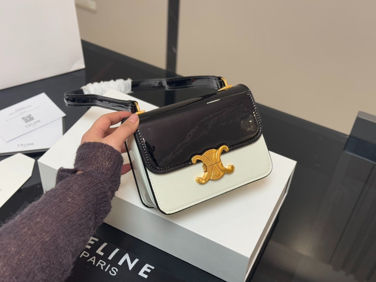 Celine] トリオンフ ラミネートレザー アンダーアームバッグ
