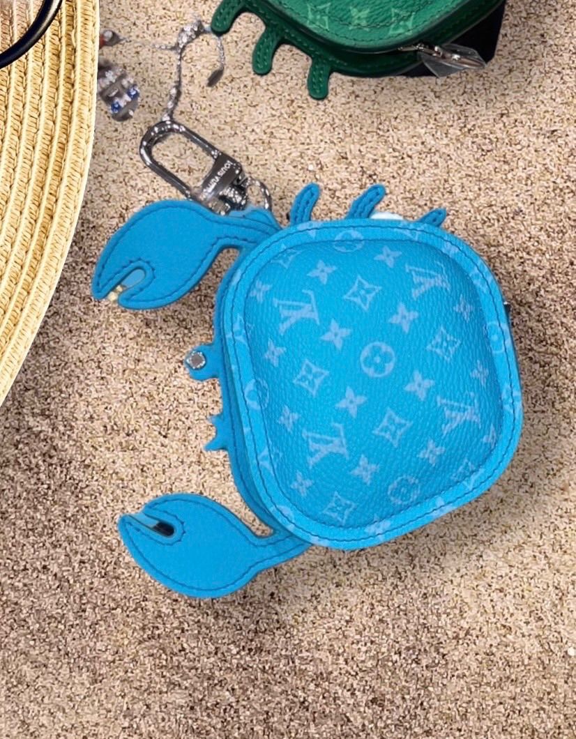 24新作！新品！未使用】バッグチャーム・LV カニモチーフ ブルー 国内