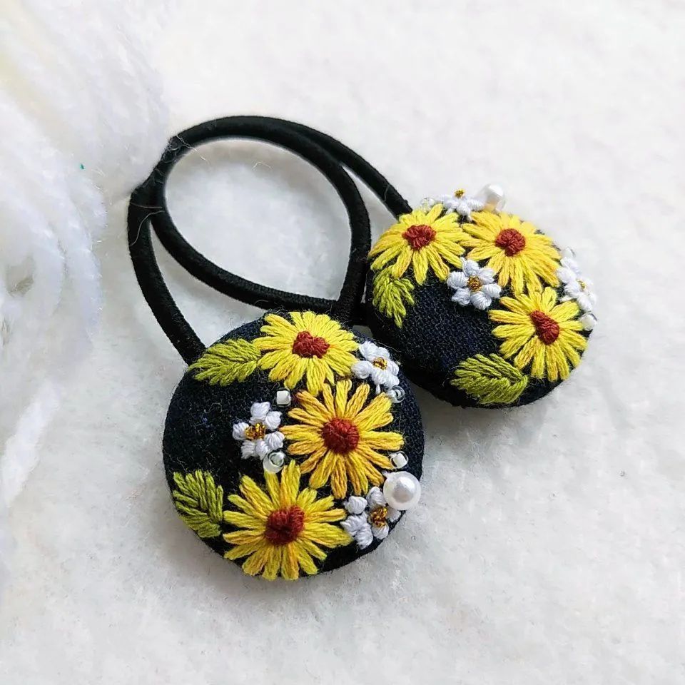 ひまわり刺繍☆2.7センチくるみボタンヘアゴム2点セット - メルカリ