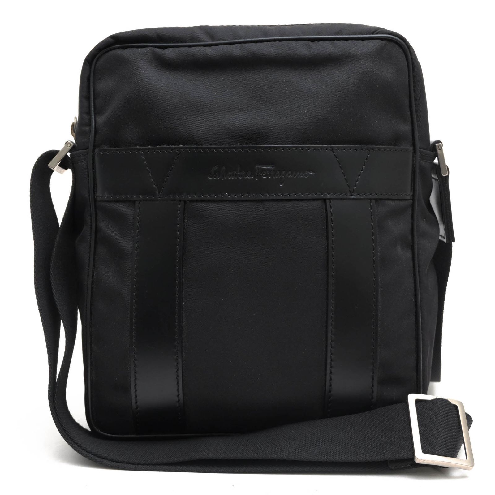 美品 正規品 サルヴァトーレ フェラガモ ショルダーバッグ 黒 レザー 革 鞄 FERRAGAMO フェラガモ Salvatore Ferragamo バッグ ジョアン