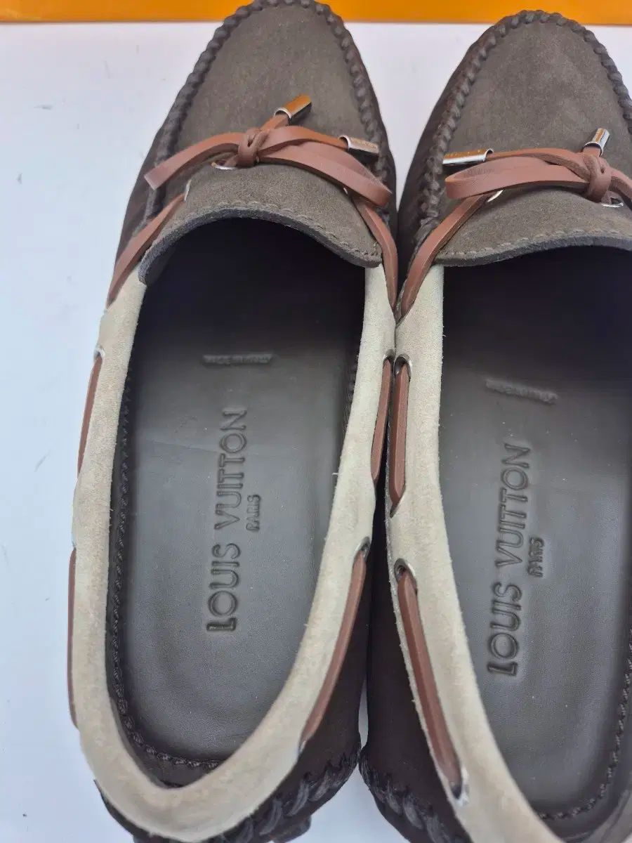 スエード ローファー