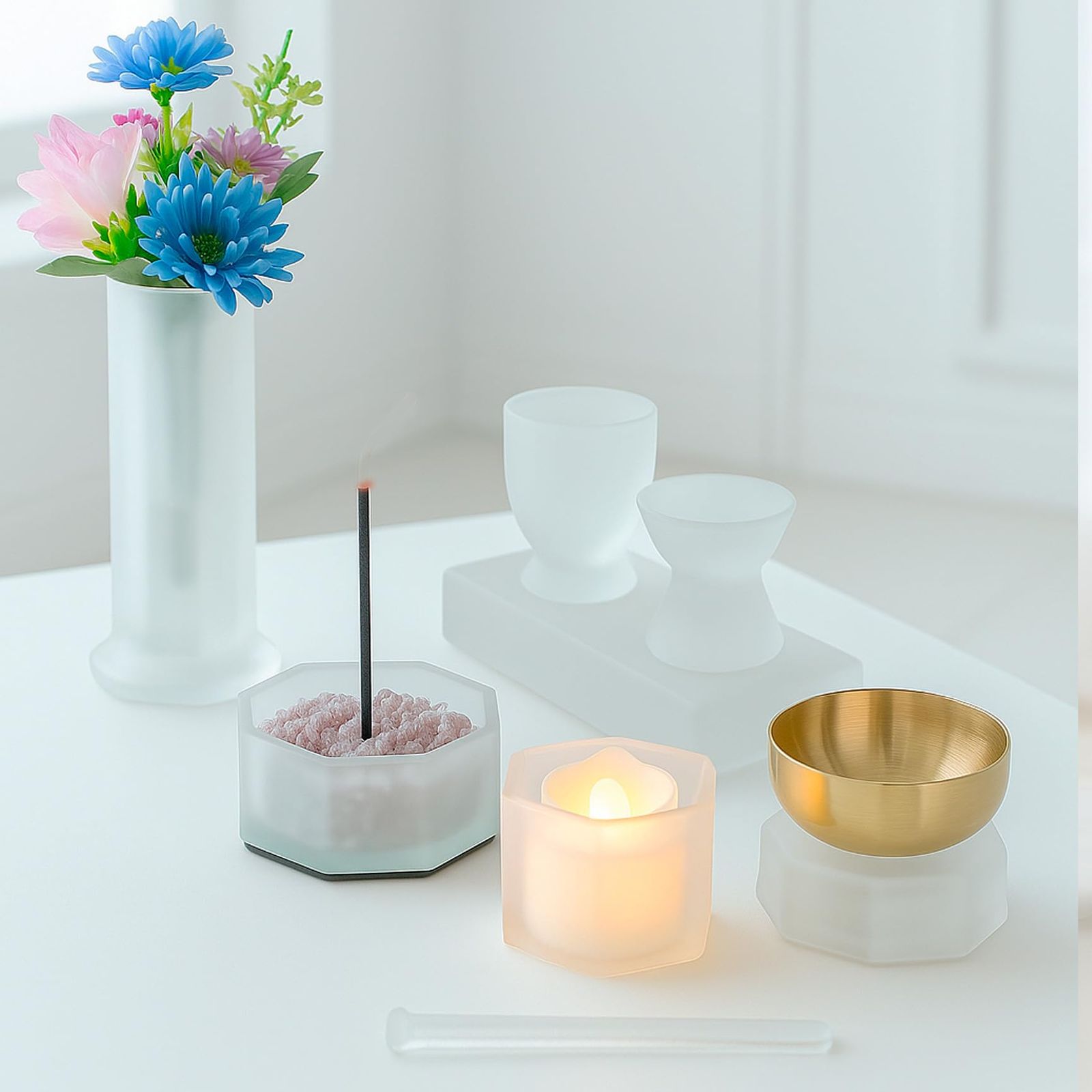 お仏壇.TetoTe手と手仏具10点セットタペストリーガラス おとは 仏具セット ご飯入れ水入れ ご飯お水置台 香炉 花立ローソク立て リンー 色セット LEDキャンドル 香炉砂 モダン仏壇 ミニ仏壇 法事 お盆