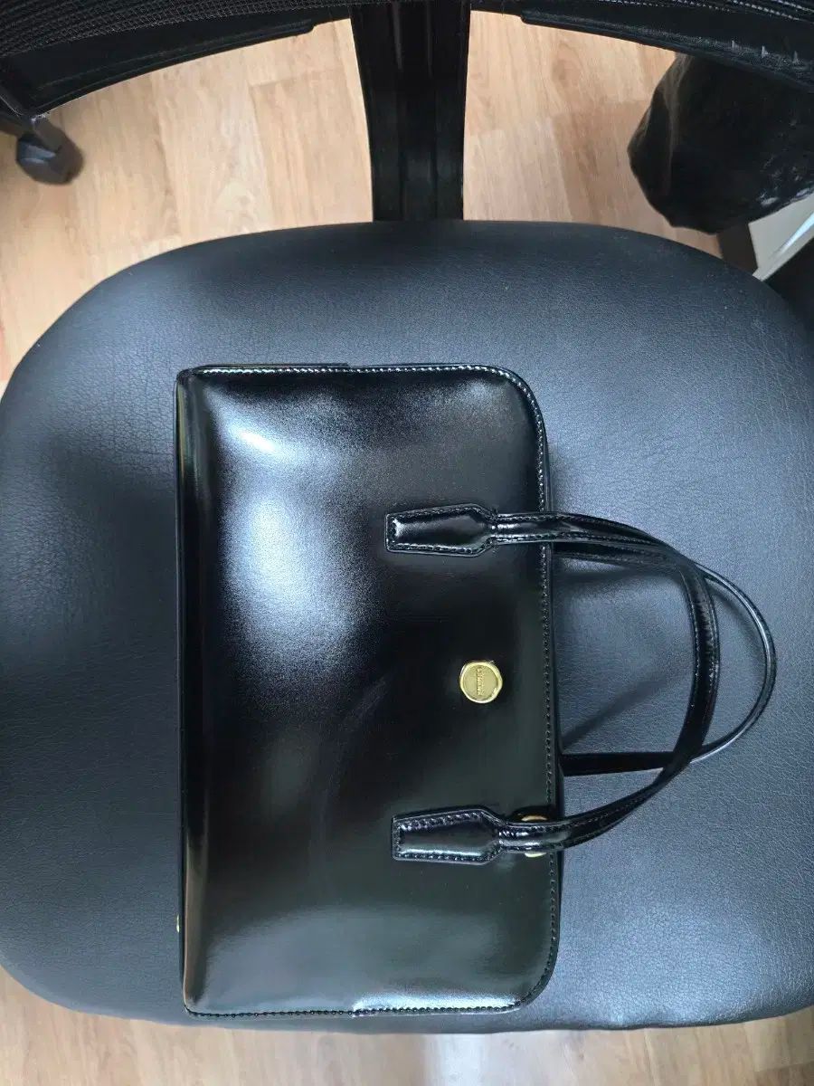 サジュール ブラック