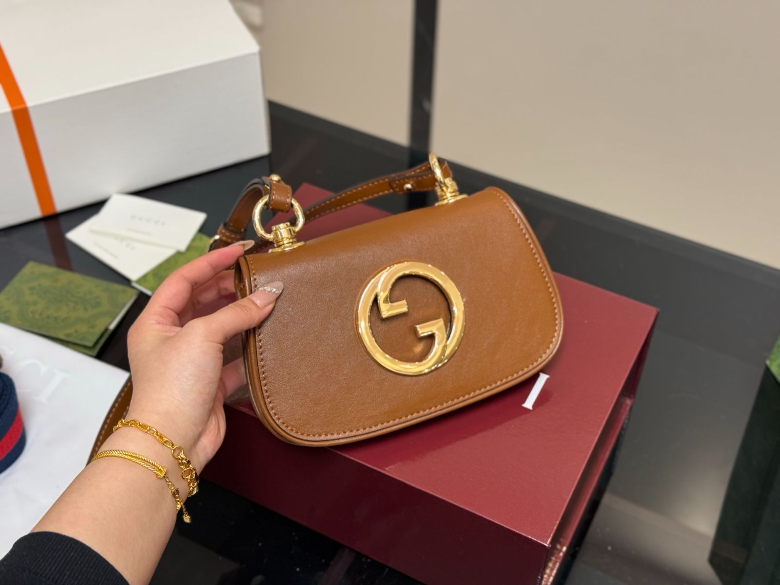 ☆関税・送料込☆【GUCCI】Blondie ラージ ハンドバッグ GGロゴ グッチ ブロンディ ハンドバッグ コレクション | GUCCI公式