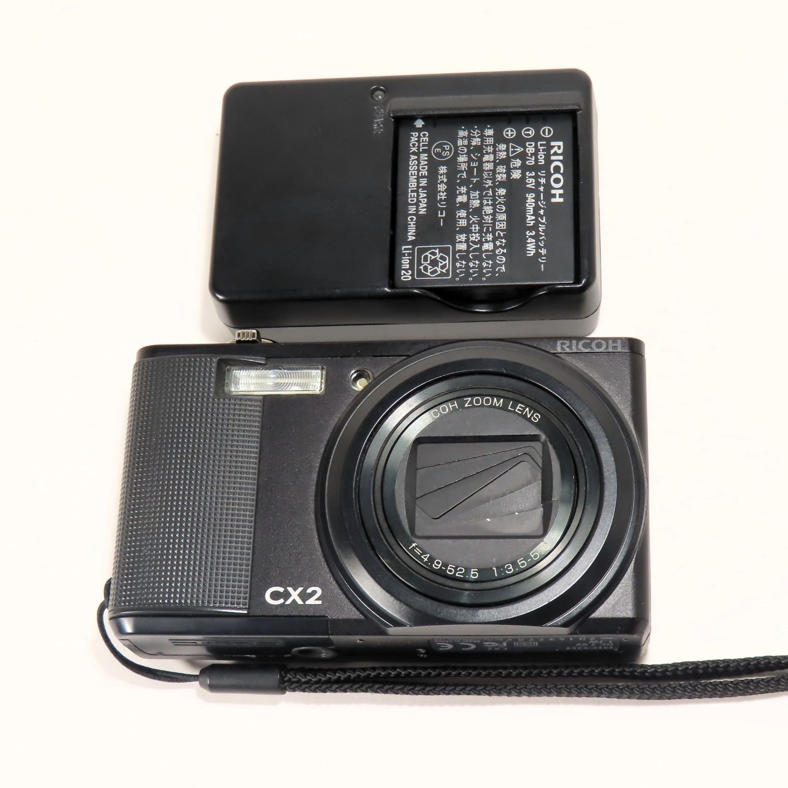 RICOH CX2 コンパクトデジタルカメラ RICOH CX2 を持って｜OZZY
