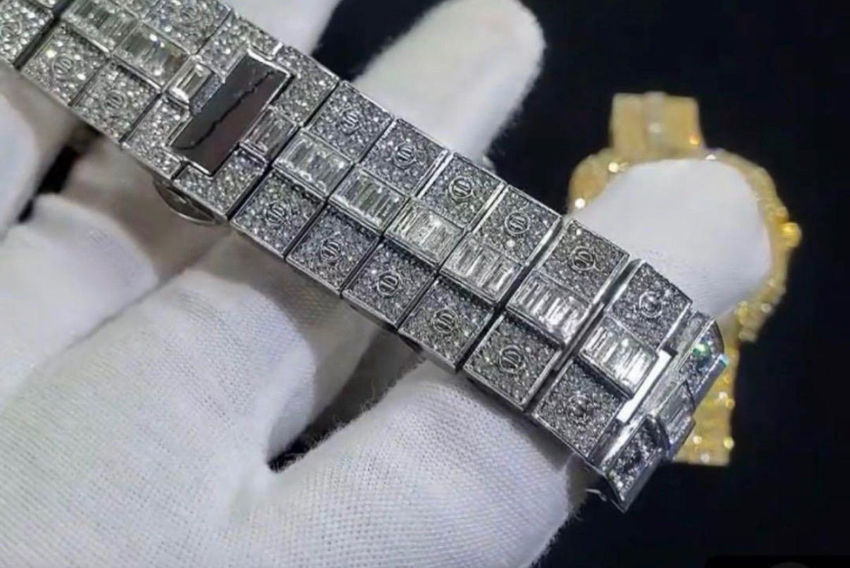  150 gの重厚感 レインボーインデックス フルジルコニア ブリンブリンウォッチ 格と遊びを纏う一本 Iced out腕時計 金属ベルト 時計