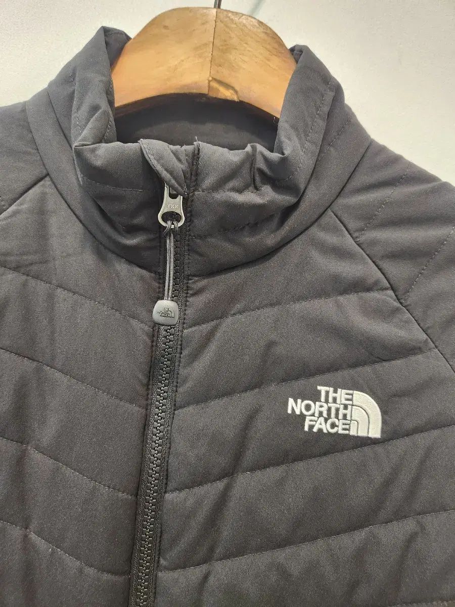 THE NORTH FACE ザノースフェイス 軽量ダウン 160 ブラック V-Motion