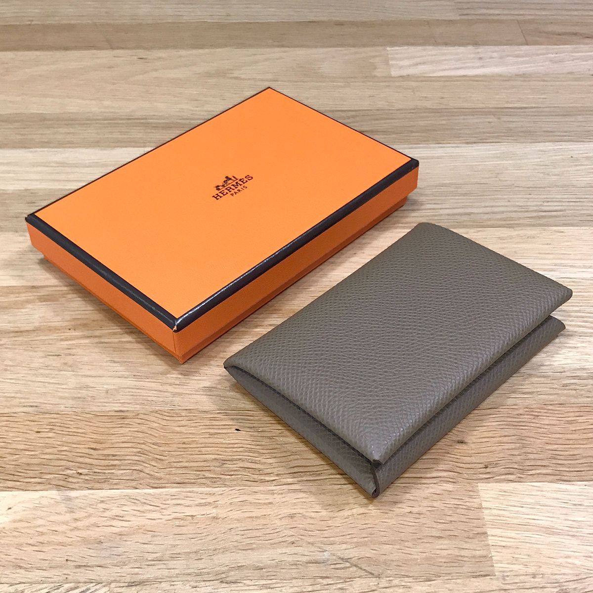 ymtown エルメス カードケース B カルヴィ デュオ エトゥープ エルメス<br>カルヴィ デュオ<br>コインケース付きカードケース<br