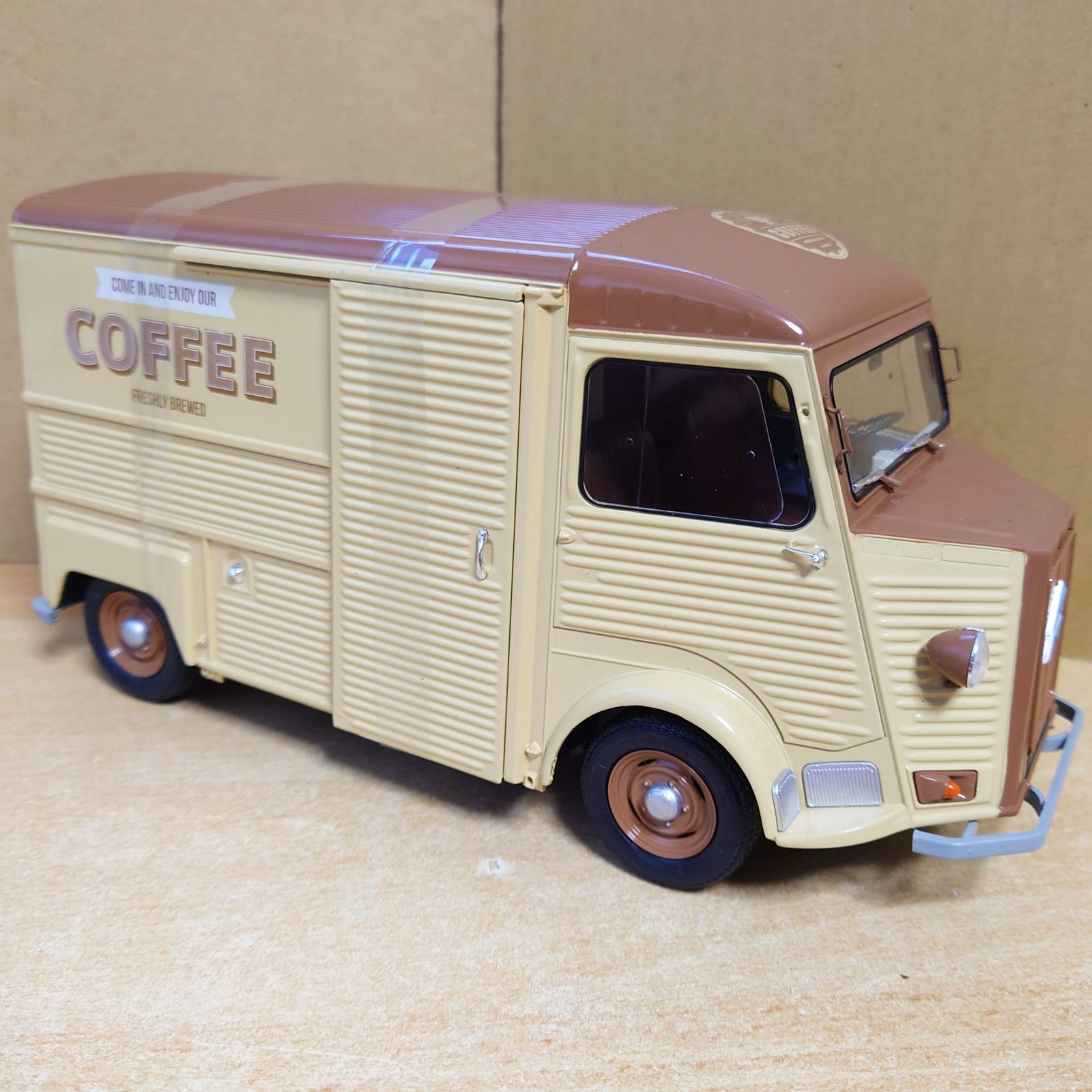 1/18 シトロエン タイプ HY COFFEE 1969ブラウン ソリド製ダイキャスト製ミニカー