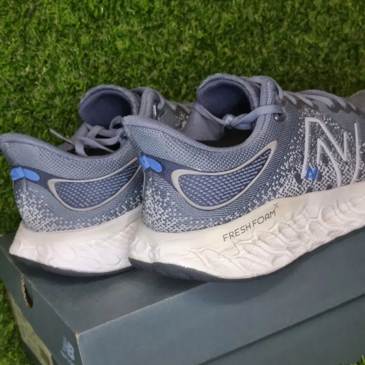 フレッシュフォーム スニーカー