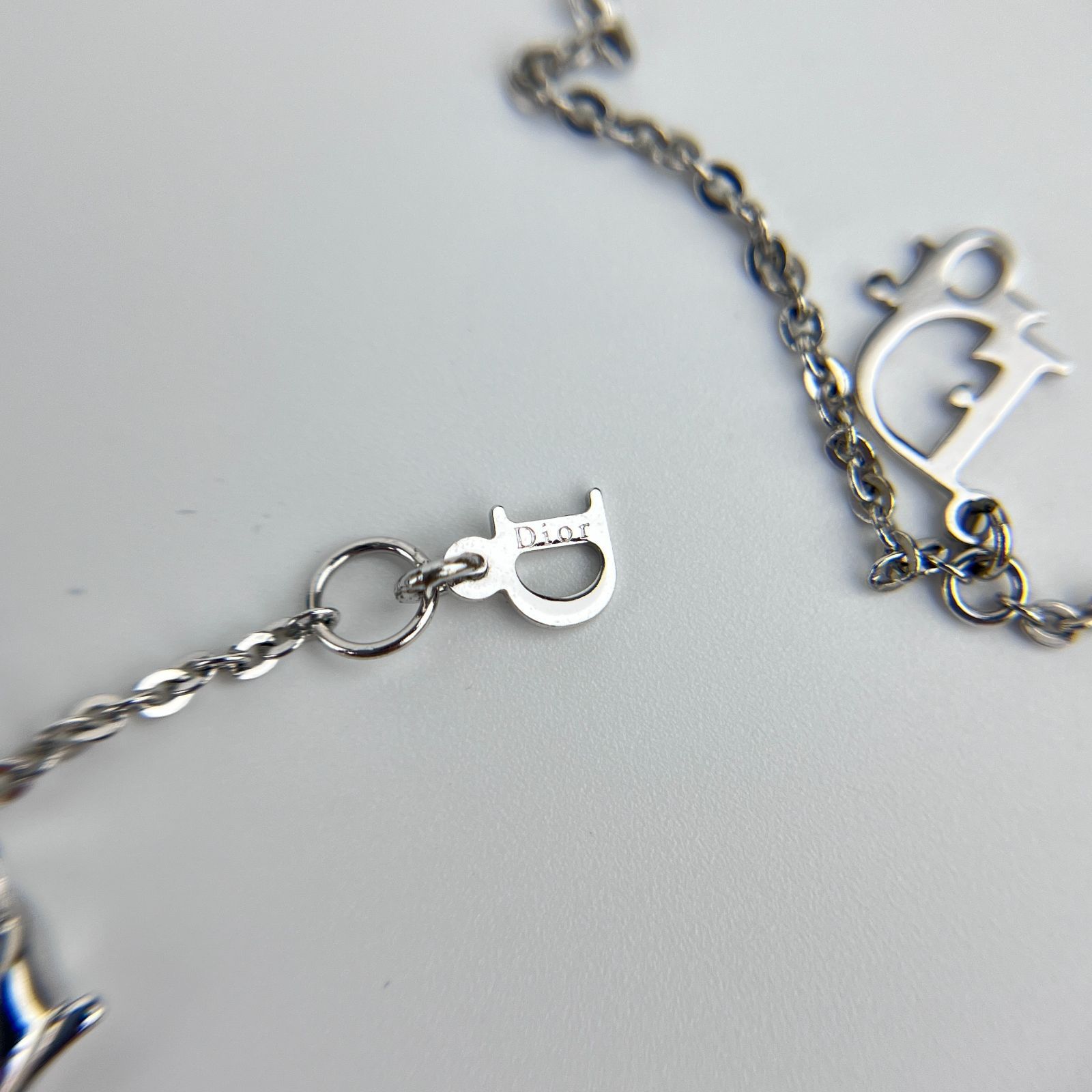 Christian Dior(クリスチャンディオール)りんごモチーフネックレス クリスチャンディオール りんご アップル ネックレス シルバー