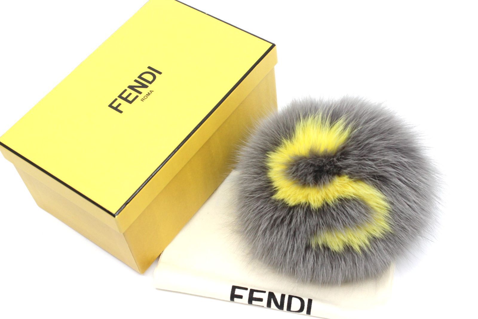 FENDIポンポンチャーム☆イニシャルS（グレー、イエロー） FENDIポンポンチャーム☆イニシャルS（グレー、イエロー） FENDI