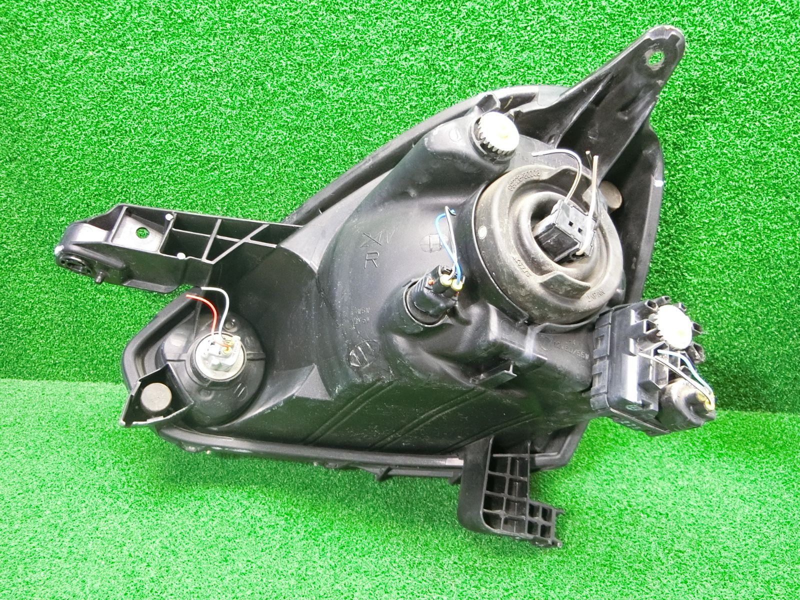 A トヨタ ピクシス LA300 左右ヘッドライト KOITO100-51090 A トヨタ ピクシス LA300 左右ヘッドライト KOITO100-51090 A