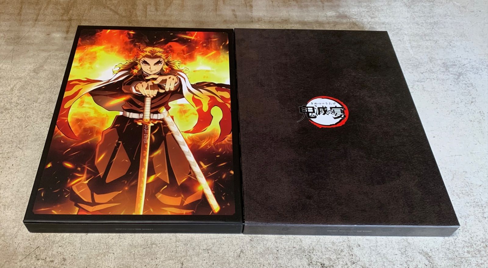 鬼滅の刃 無限列車編 銀幕画集 豪華版 まとめ売り Amazon.co.jp
