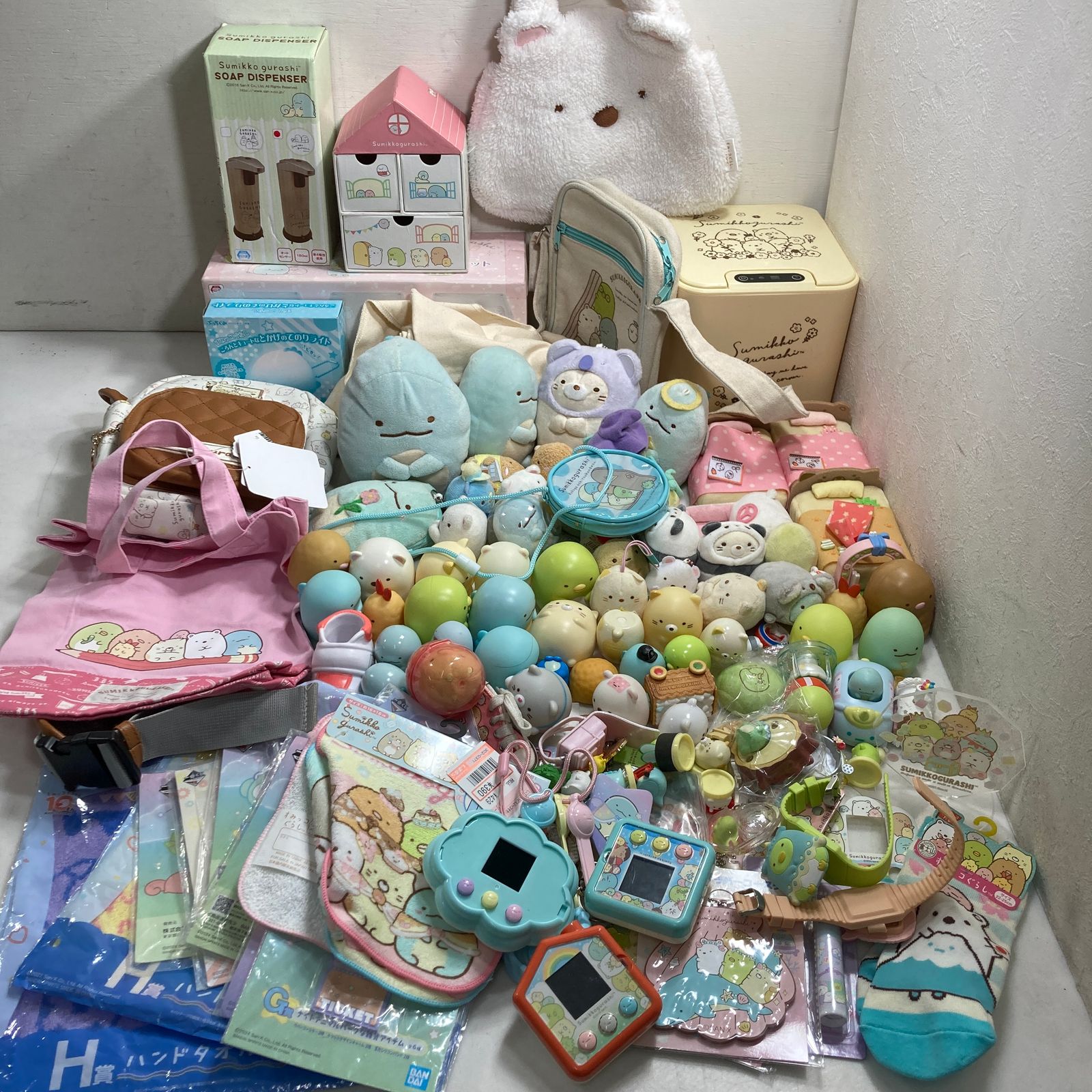 すみっコぐらし グッズ まとめ まとめ商品 大量 120点 ぬいぐるみ トートバッグ、ショルダーバッグ、ボディバッグ、ゴミ箱、ソープディスペンサー、すみっコベビー グラス3点セット、すみ