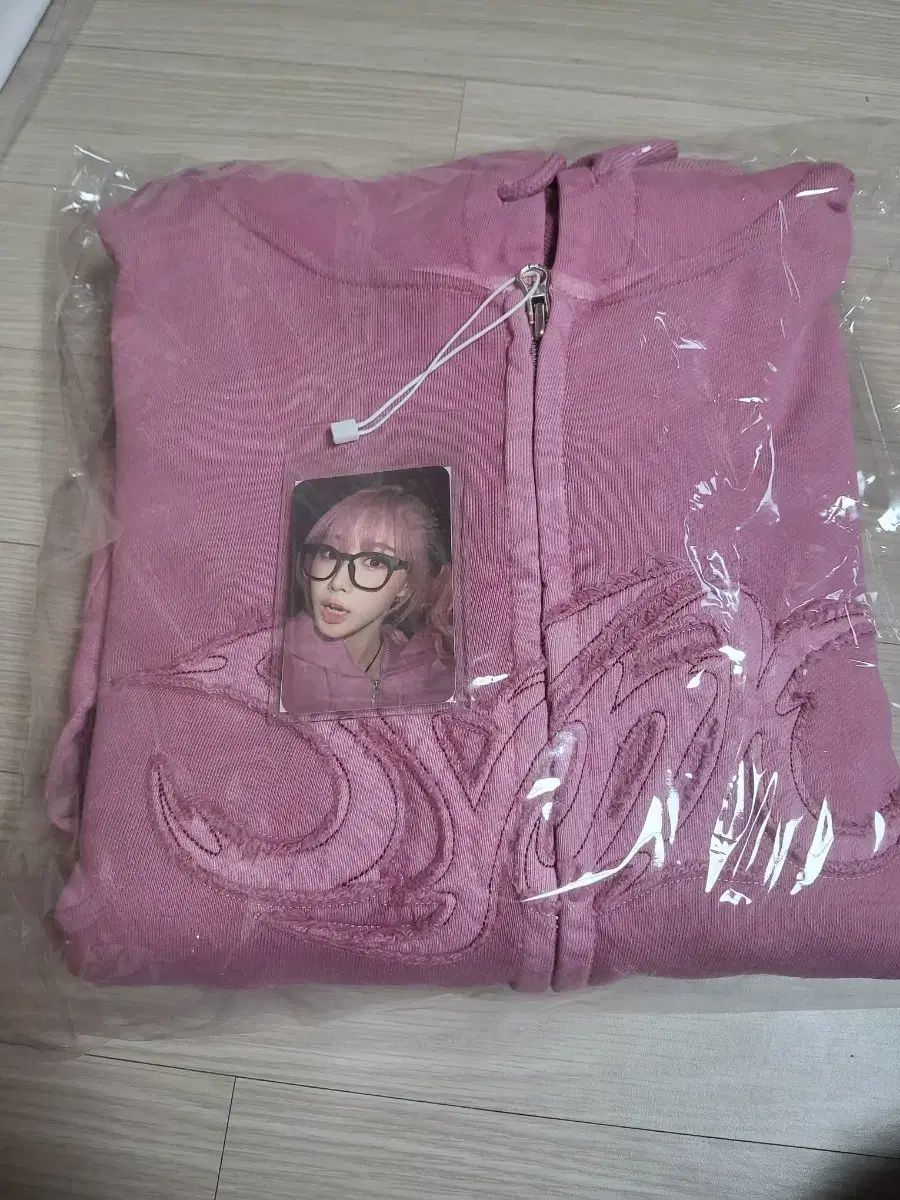 aespa エスパ ピンクフ-ドTシャツ ジゼル GISELLE トレカ 含む