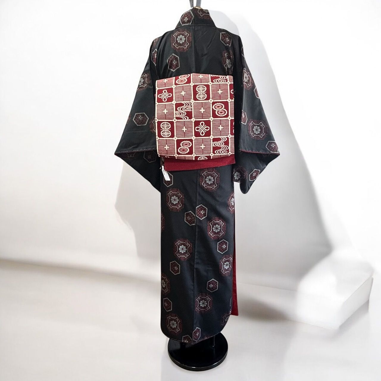 黒地×赤系統の絣模様 大島紬 袷 【A】 - メルカリ