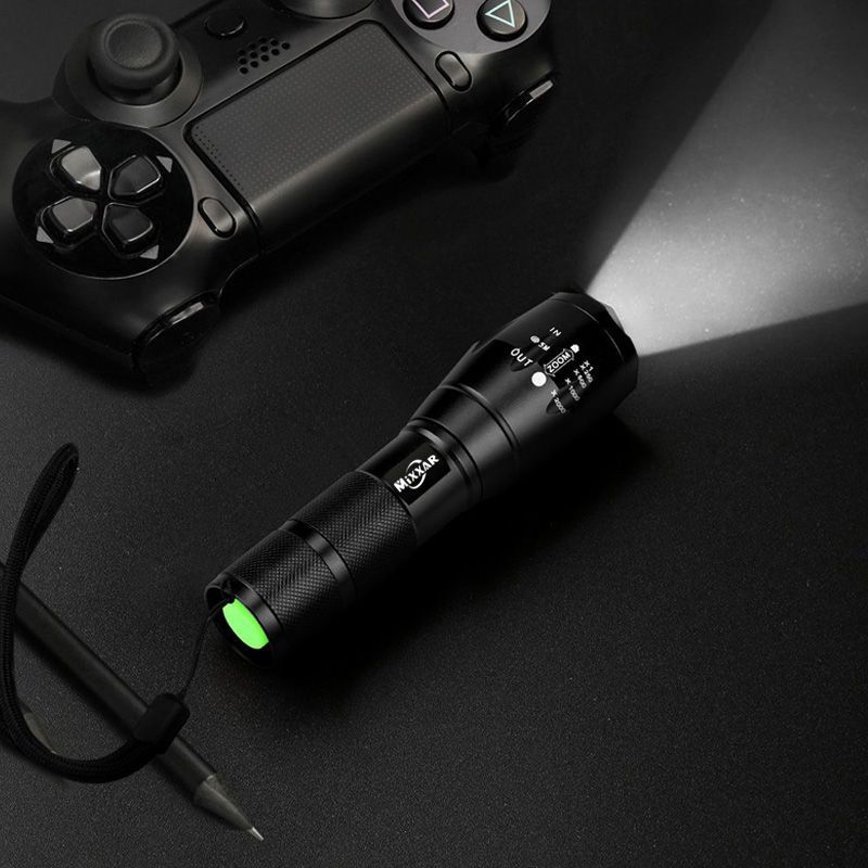 [DBH]LEDライト 懐中電灯 コンパクトサイズで高出力 充電池付き 生活防水機能 ストラップ付 LED懐中電灯 充電器付き 強力 ライト ...
