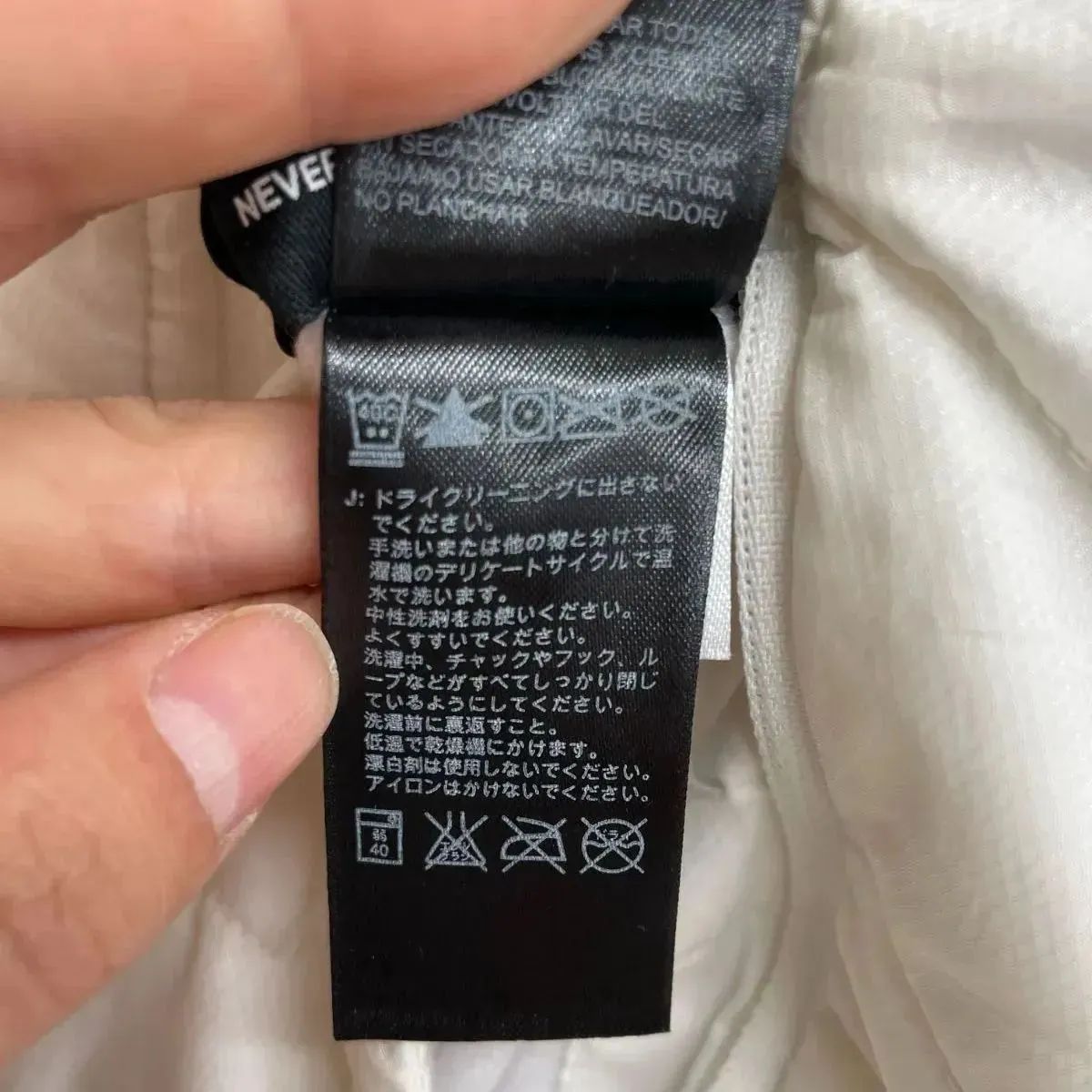 ホワイト 刺繍ロゴ