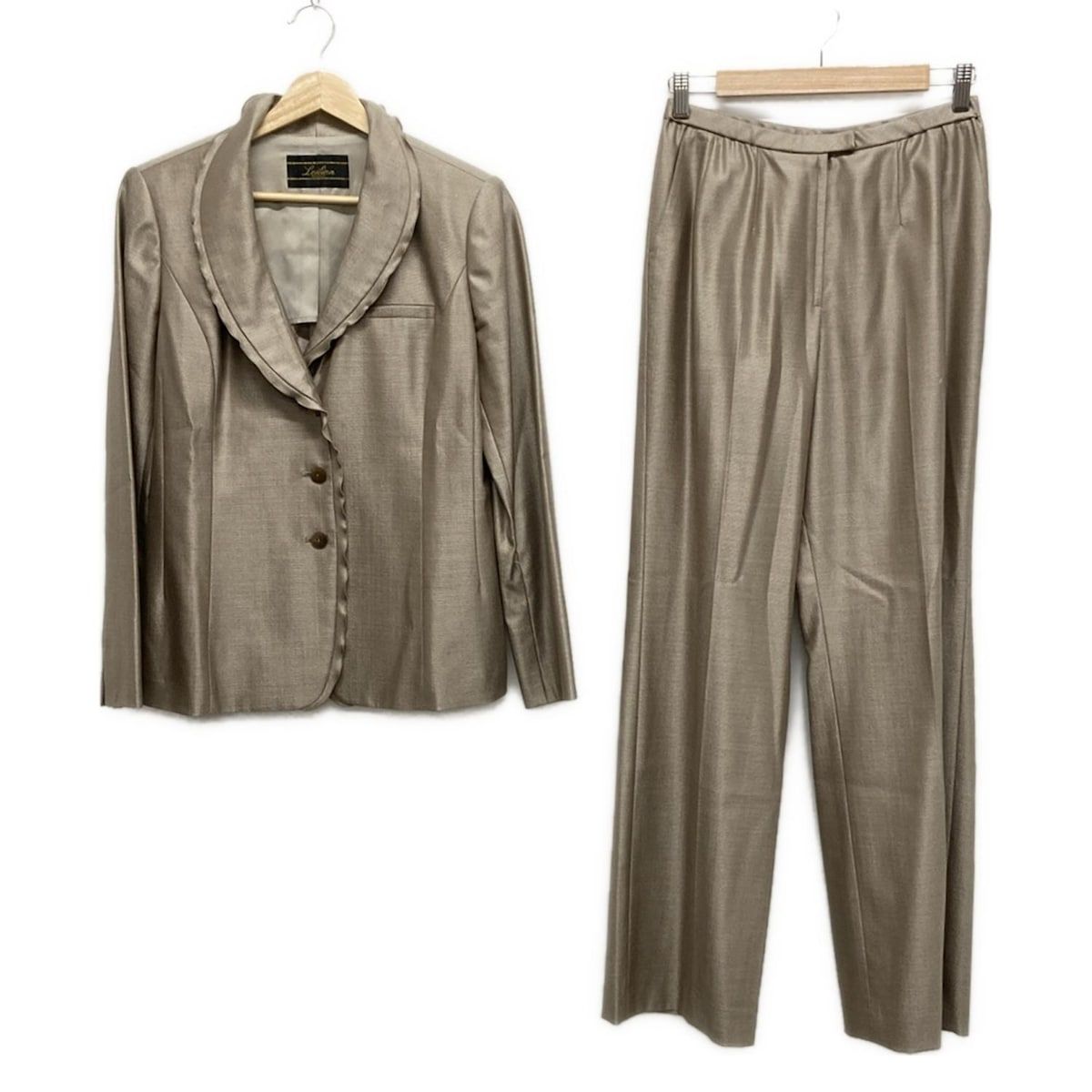 Leilian レリアン レディースパンツスーツ サイズ11 M レディース - ベージュ フリル|肩パット|長袖