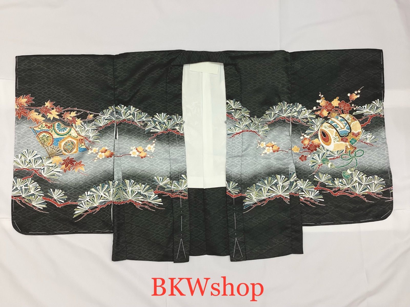 現品限り 品 ３才 男児 羽織 袴 7点セット 羽織 グレーぼかし地 兜 松柄 着物 黒地 袴 鶴 松 七五三 アンティーク 男の子 着付練習 リメイク 舞台 演劇