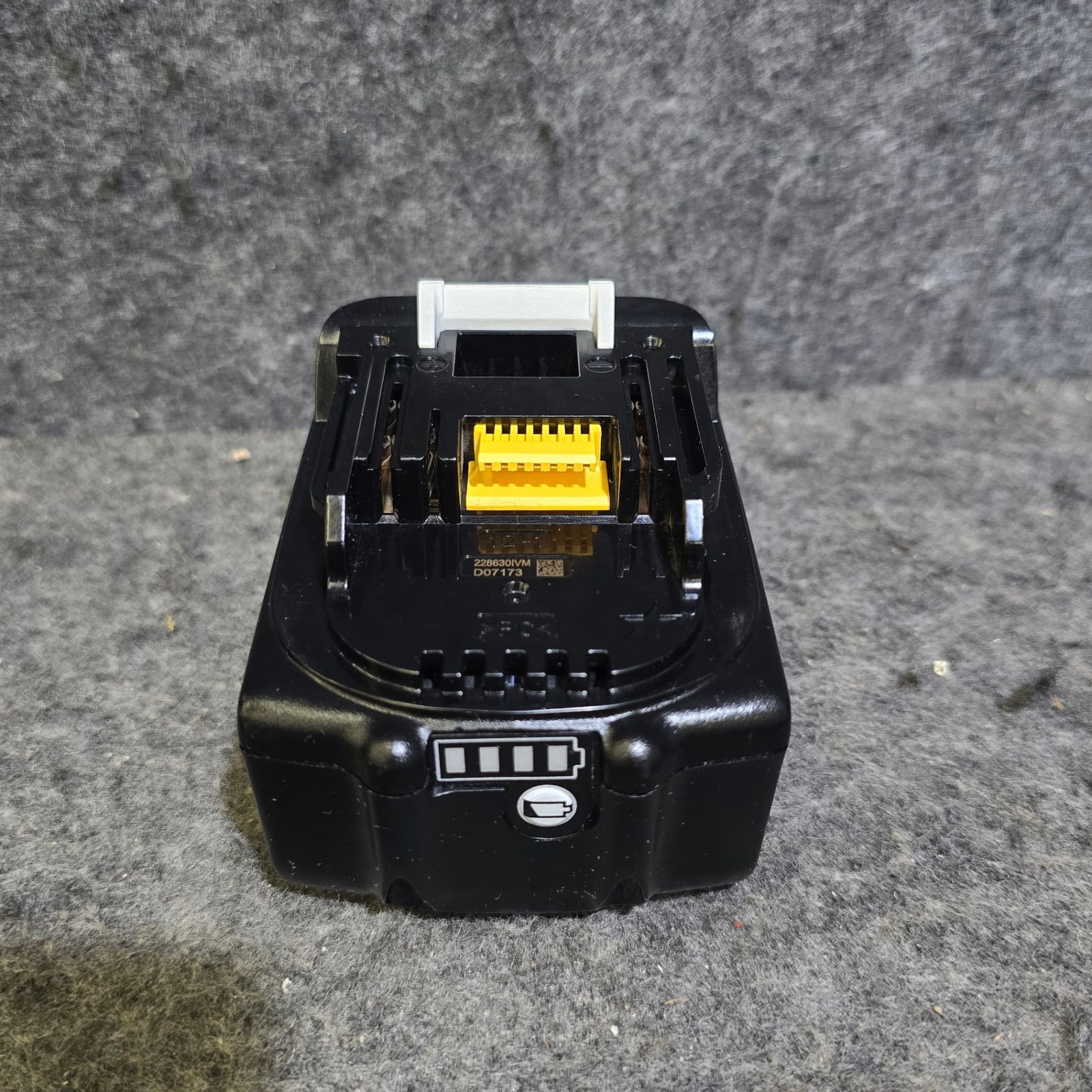 18V 3.0Ahバッテリ付き