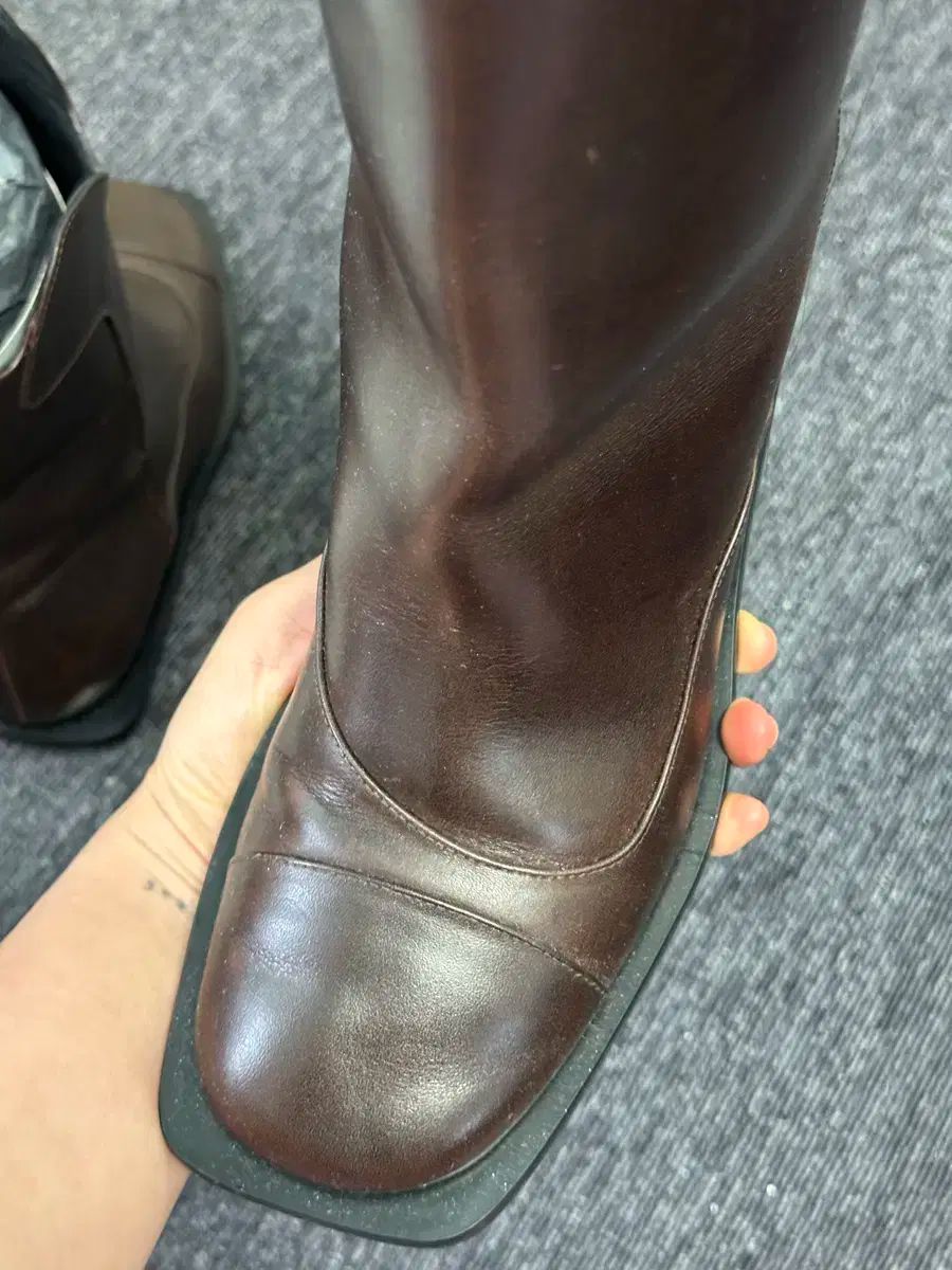 ー BROWN