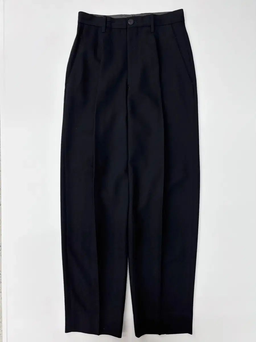 Issey Miyake ISSEY MIYAKE(イッセイミヤケ) 黒 ストレート
