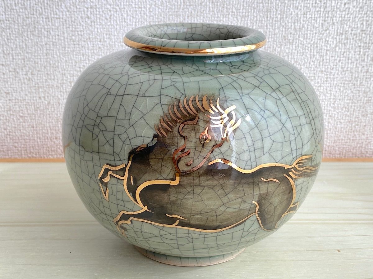 KK023】相馬焼 花瓶 静山 作 金彩馬絵 胴径約15.5cm 高さ約13cm