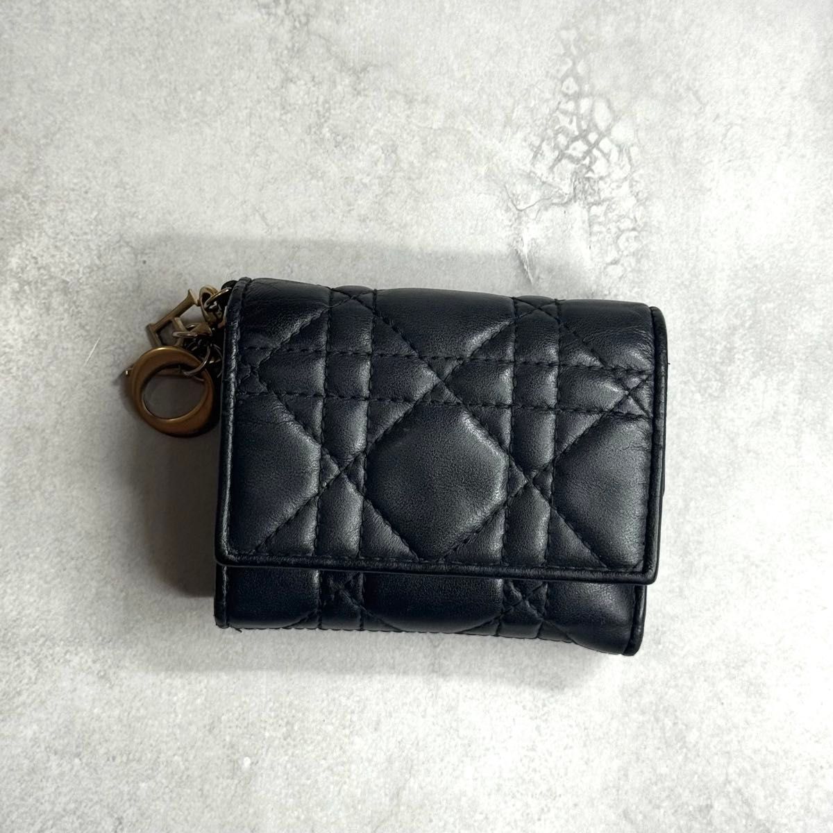 ディオール✨三つ折り財布 カナージュ ロータス キルティング 黒 現行 Christian Dior】クリスチャンディオール『レディディオール