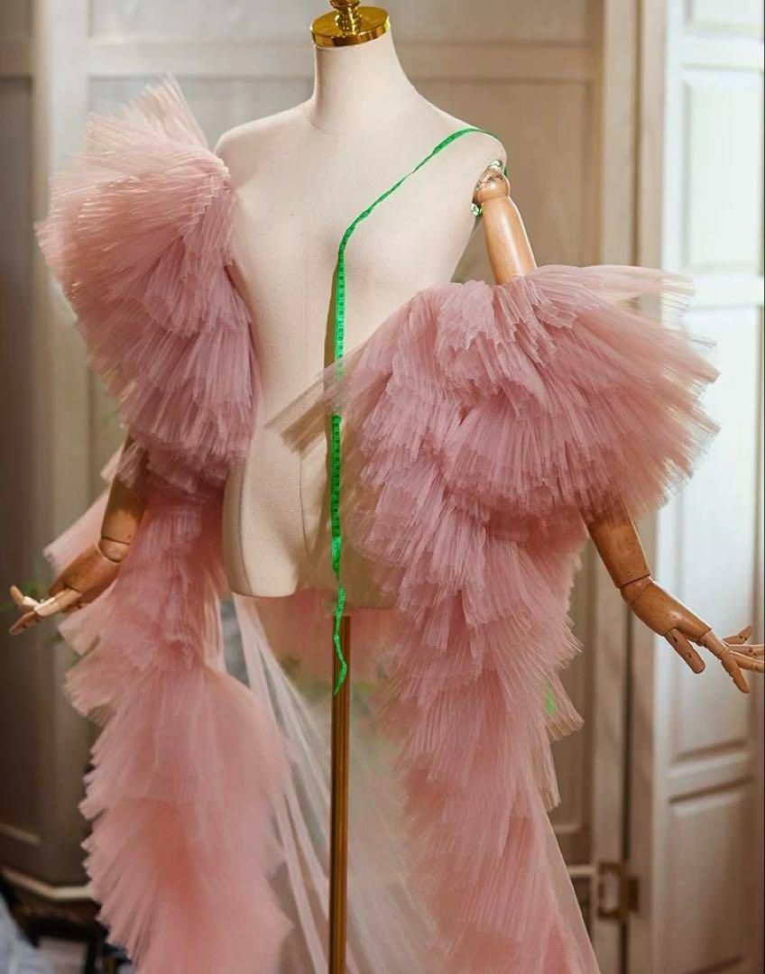 フリルスリーブのゴージャスなロングショール ピンクベージュ