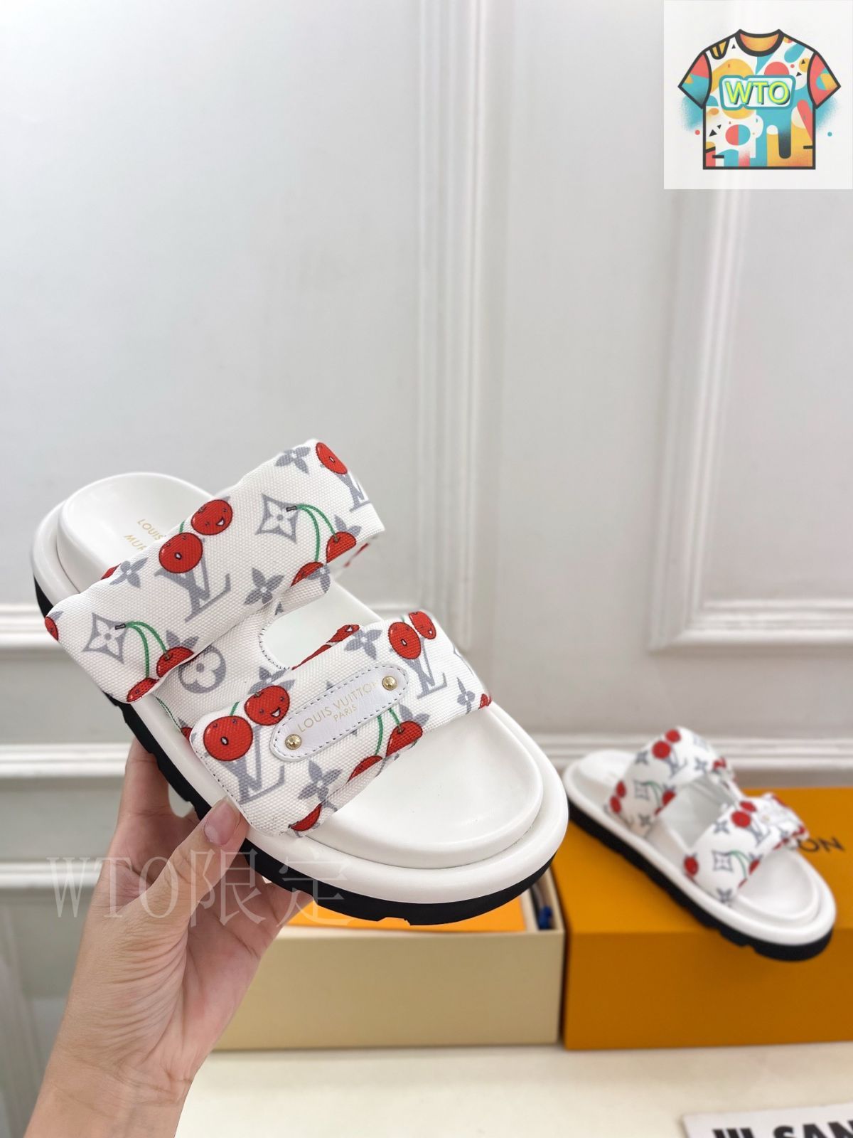カジュアルコーデにピッタリ【Loius Vuitton】フラットサンダル LOUIS VUITTONルイヴィトンフラットサンダル06 - メルカリ