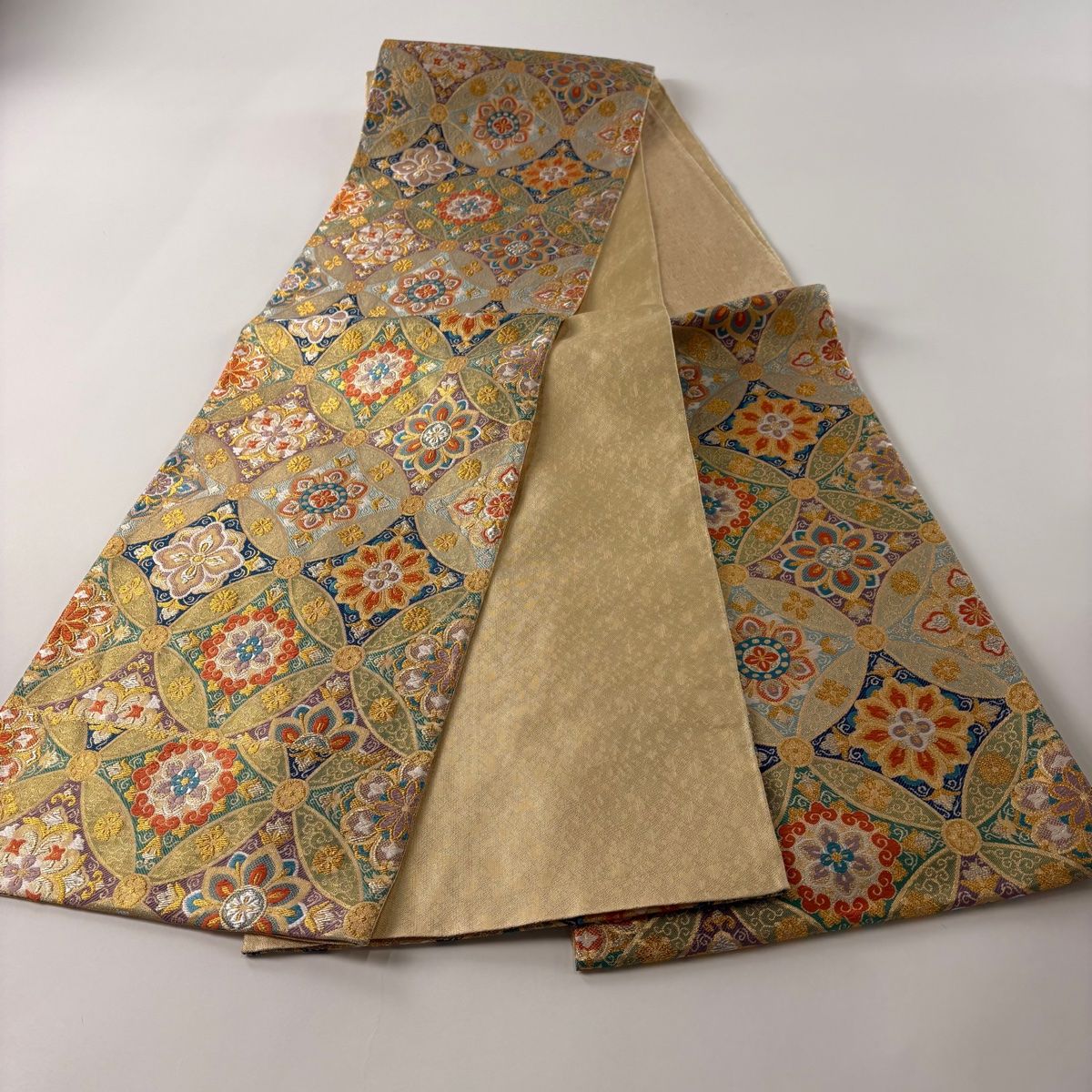刺繍 六通 袋帯 金糸 正絹 未使用品 袋帯 美品 秀品 七宝 華文 刺繍 金銀糸 紫 六通 正絹 【中古