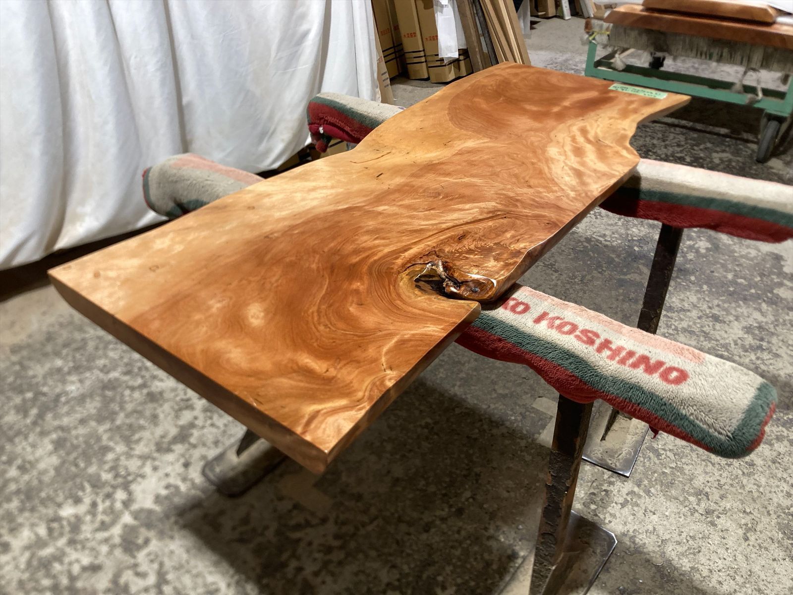 トチ9299 トチの木 一枚板無垢 乾燥材 1340x500-530x50mm カウンター 棚 テレビ台 カウンター センターテーブル 窓台 橡 栃