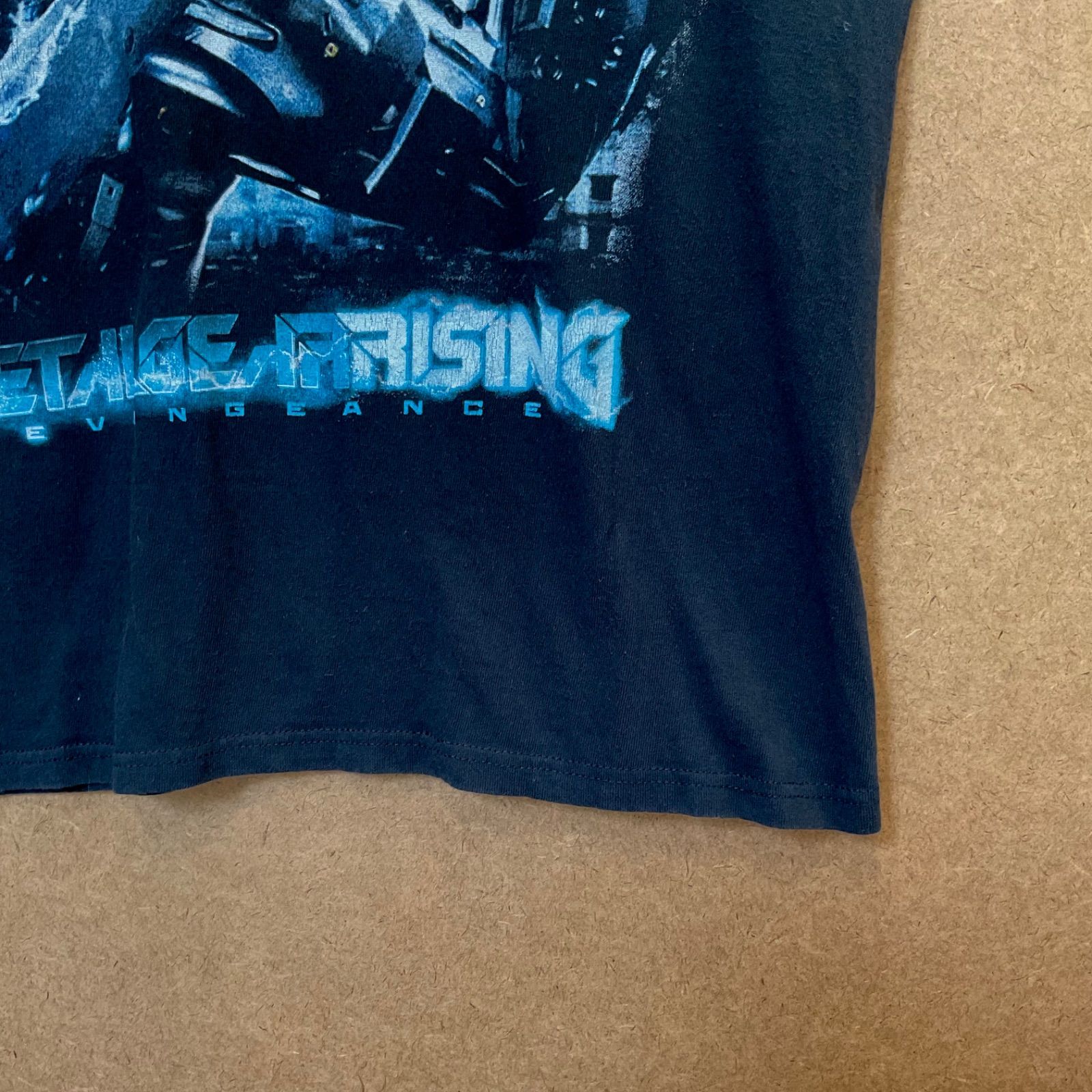 L GEAR RISING REVENGEANCE ロゴ入りTシャツ Metal Gear Rising - REVENGEANCE – Prestige Merch Supply