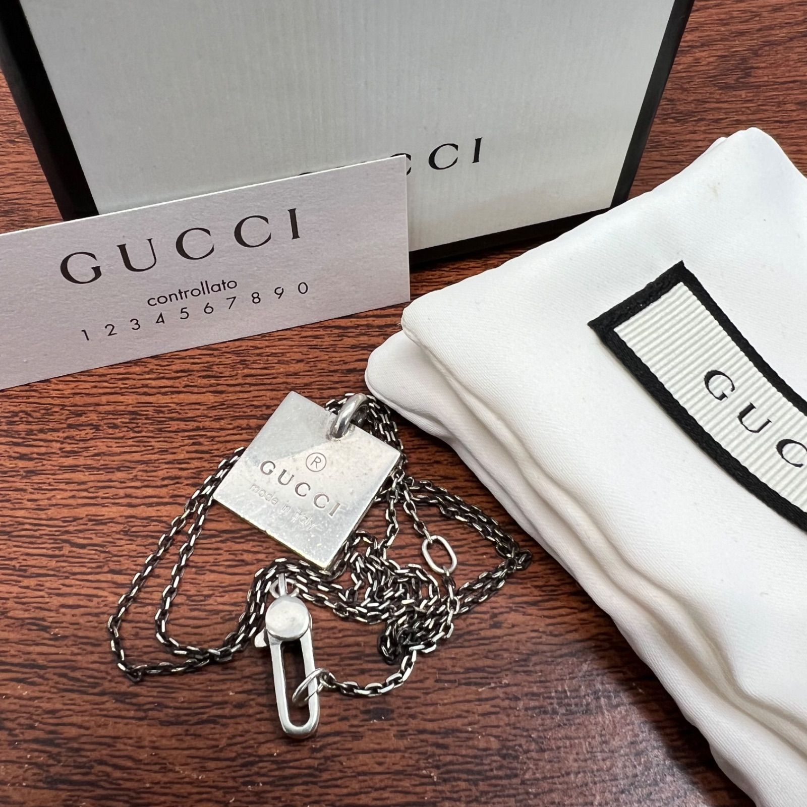 GUCCI グッチ シルバーネックレス スクエアトップ スクエアプレート 925 メンズ アクセサリー シルバー - メルカリ