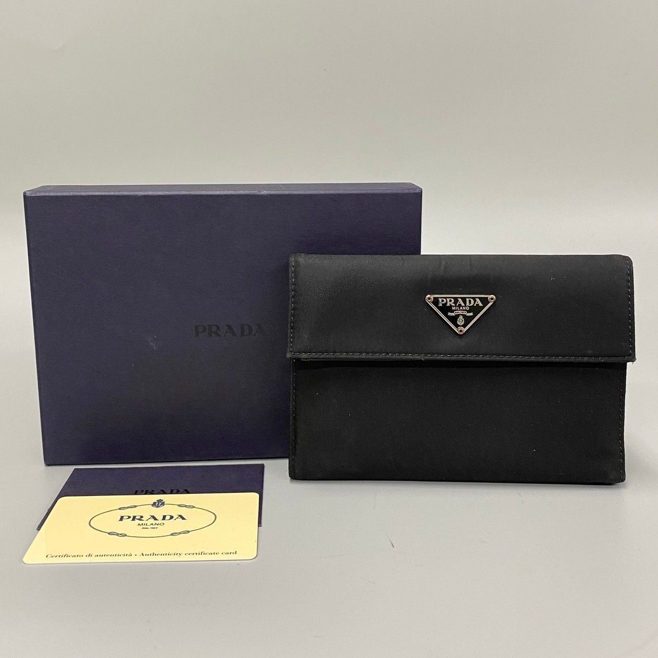 極上 美品 箱 カード付 PRADA プラダ 三角ロゴ 金具 ナイロン サフィアーノレザー 本革 二つ折り 財布 ミニ ウォレット ブラック  23889 - メルカリ