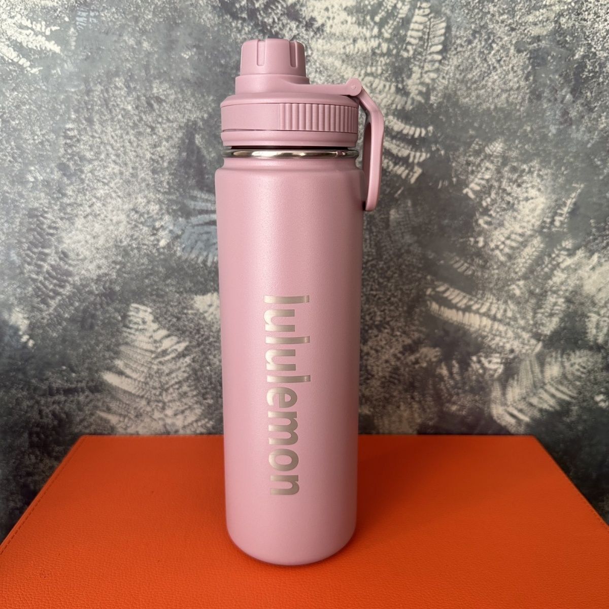限定版 タンブラー 水筒 ルルレモン lululemon ロゴボトル 大容量 保冷 弁当箱・水筒