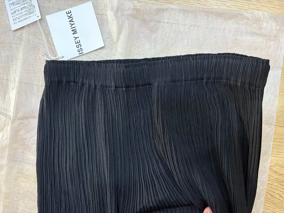 PLEATS PLEASE プリーツプリーズ ハッチング スカート 黒 1 サイド GULLKHAN_COM