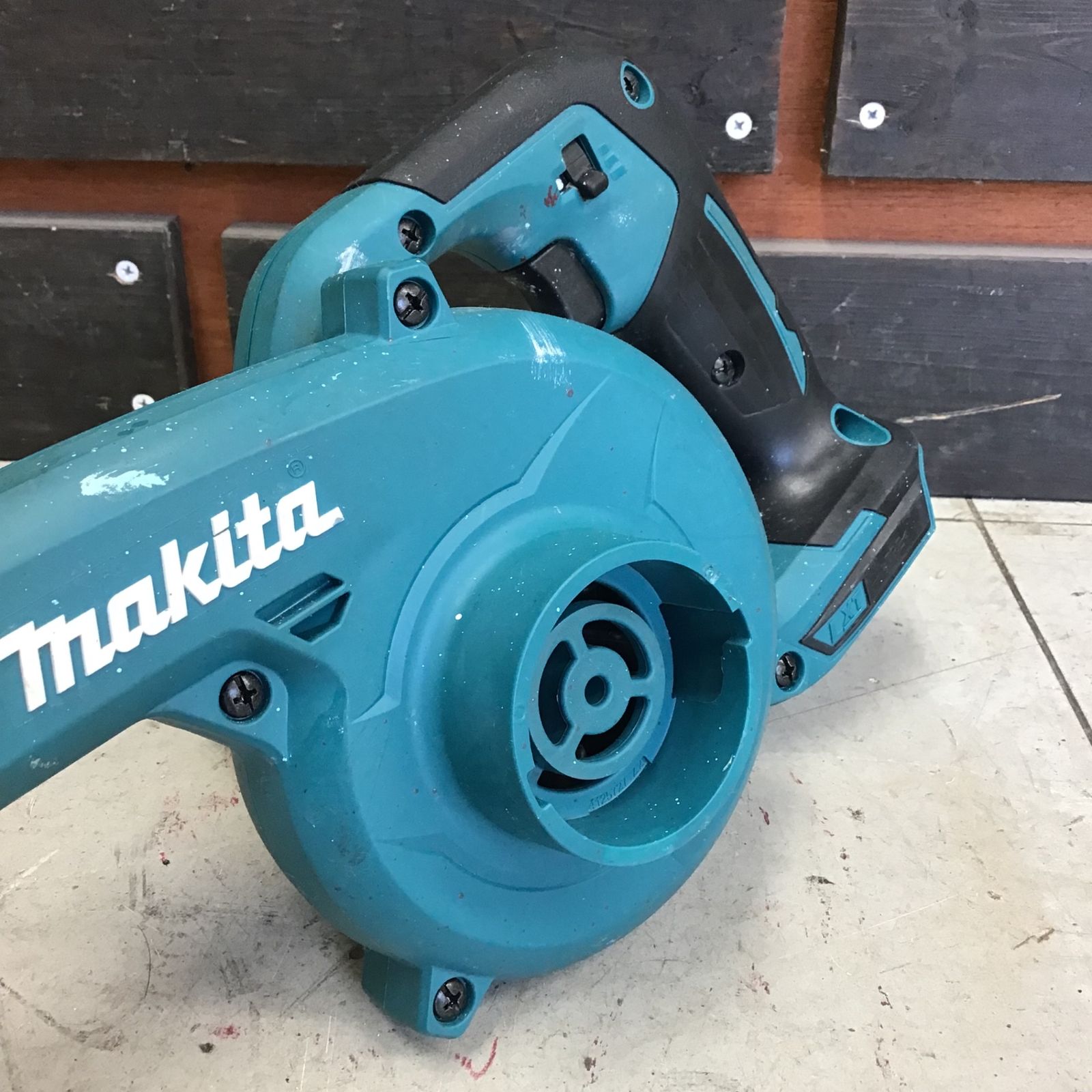 中古品】 マキタ/makita コードレスブロワ UB185DZ □送料無料 中古品】 マキタ/makita コードレスブロワ UB185DZ □送料無料