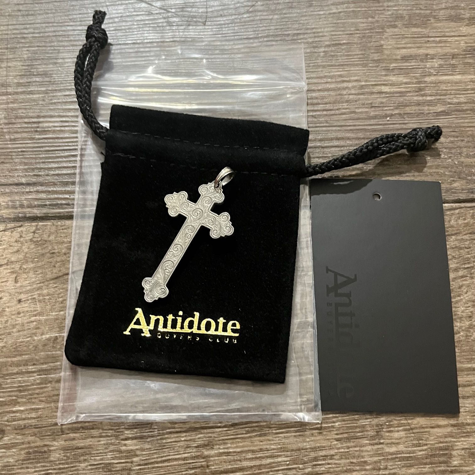 定価41800円 新品 ANTIDOTE BUYERS CLUB Engraved Cross Pendant RX