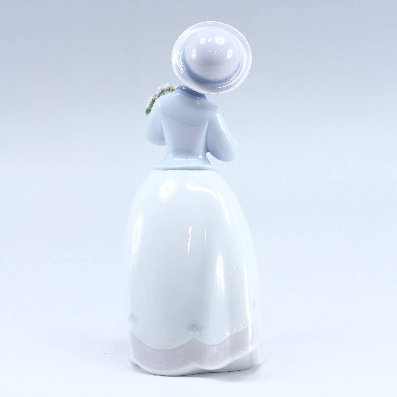 【絶版 希少 美品】リヤドロ LLADRO 6869 「大好きな香り」 絶版 希少 美品】リヤドロ LLADRO 6869 「大好きな香り」 - メルカリ