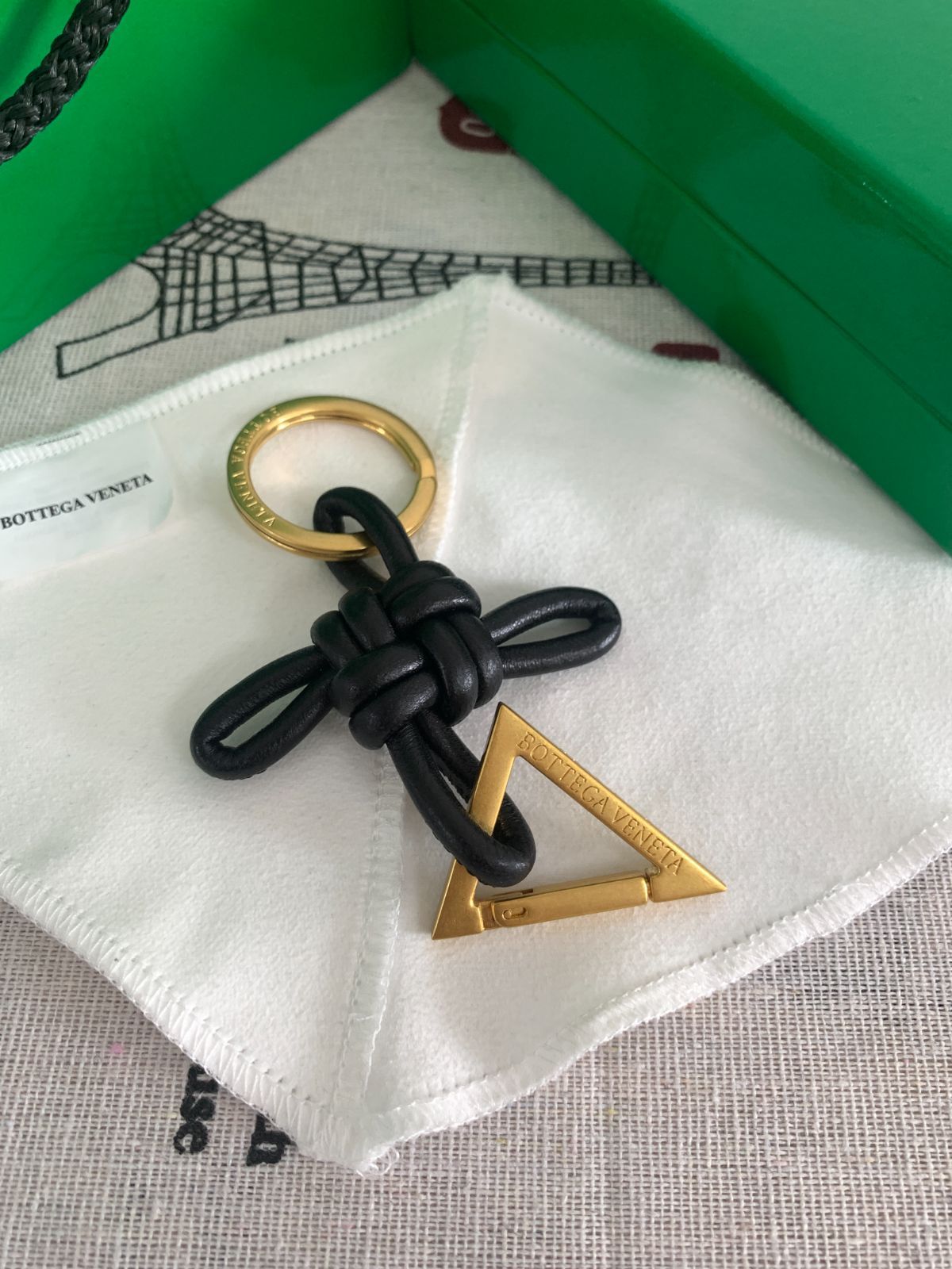 超美品 BOTTEGA VENETA トライアングル キーリング キーホルダー