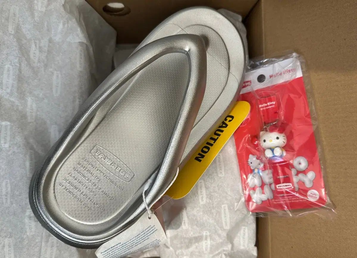 新品) 240 TAW&TOE(トーアンドトー) Plumpy ハローキティ チャム