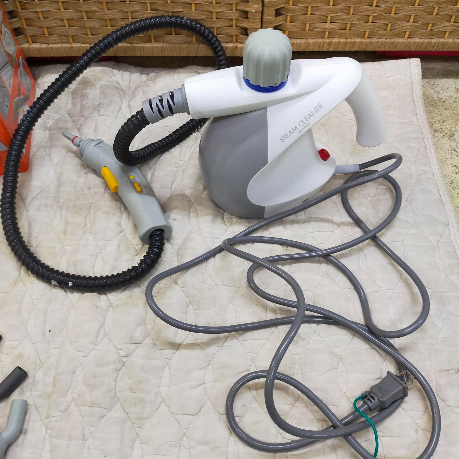 新品未使用品　アイリスオーヤマ　スチームクリーナー　STM-304W 掃除機 アイリスオーヤマ スチームクリーナー コンパクトタイプ STM