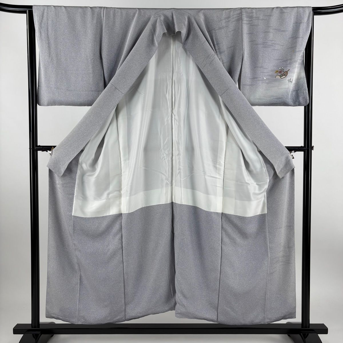 身丈153cm 裄丈64cm M 袷 鳥 草花 ぼかし 薄紫 正絹 【利】 秀品 【中古】