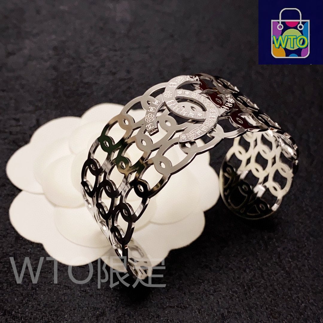 **25S 上品で大胆な存在感 /華やか**【CHANEL】 ブレスレット 今日特価】CHANEL シャネル 新モデル ダブル C 透かし編み幅広